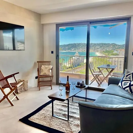 Luxury Sea View شقة *