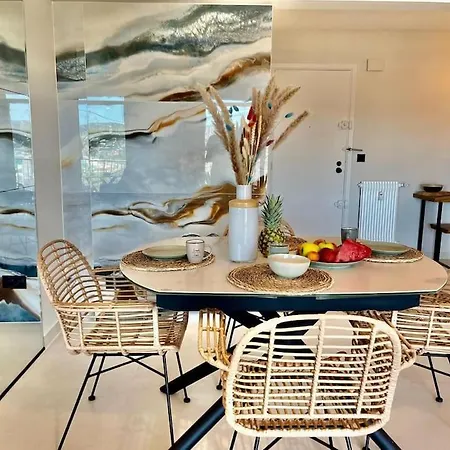 Luxury Sea View شقة *