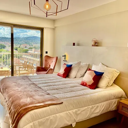 Luxury Sea View شقة *