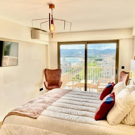 Luxury Sea View شقة *