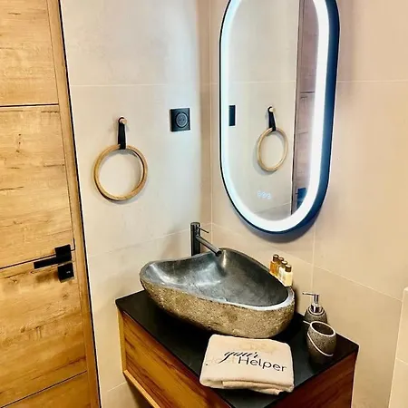 Luxury Sea View Yourhosthelper Apartment